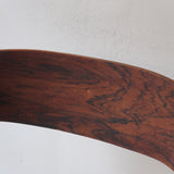 Paire de chaises Baumann modèle Bémol en bois foncé finition mate avec assise retapissée en bouclette écru.