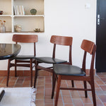 3 chaises scandinaves Farstrup modèle 217 en teck et skaï noir, design danois des années 60.