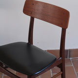 3 chaises scandinaves Farstrup modèle 217 en teck et skaï noir, design danois des années 60.