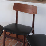 3 chaises scandinaves Farstrup modèle 217 en teck et skaï noir, design danois des années 60.