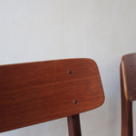 3 chaises scandinaves Farstrup modèle 217 en teck et skaï noir, design danois des années 60.