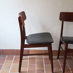 3 chaises scandinaves Farstrup modèle 217 en teck et skaï noir, design danois des années 60.