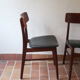 3 chaises scandinaves Farstrup modèle 217 en teck et skaï noir, design danois des années 60.