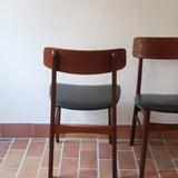 3 chaises scandinaves Farstrup modèle 217 en teck et skaï noir, design danois des années 60.