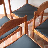 4 chaises scandinaves en teck et skaï noir des années 60, dans le goût de Niels O. Møller.