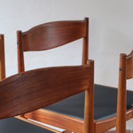 4 chaises scandinaves en teck et skaï noir des années 60, dans le goût de Niels O. Møller.