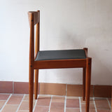 4 chaises scandinaves en teck et skaï noir des années 60, dans le goût de Niels O. Møller.