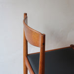 4 chaises scandinaves en teck et skaï noir des années 60, dans le goût de Niels O. Møller.