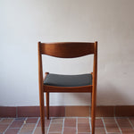 4 chaises scandinaves en teck et skaï noir des années 60, dans le goût de Niels O. Møller.