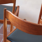 4 chaises scandinaves en teck et skaï noir des années 60, dans le goût de Niels O. Møller.