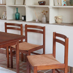 4 chaises scandinaves en teck à dossier à lattes avec assise en tissu peau de pêche, design danois des années 60.