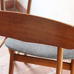 4 chaises scandinaves Farstrup en teck avec assise en tissu gris, design danois des années 60.
