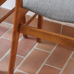 4 chaises scandinaves Farstrup en teck avec assise en tissu gris, design danois des années 60.