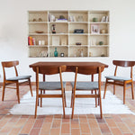 4 chaises scandinaves Farstrup en teck avec assise en tissu gris, design danois des années 60.