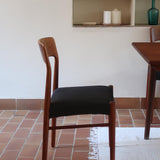 4 chaises scandinaves vintage en teck et tissu noir – style Farstrup