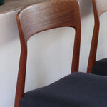 4 chaises scandinaves vintage en teck et tissu noir – style Farstrup