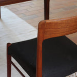 4 chaises scandinaves vintage en teck et tissu noir – style Farstrup