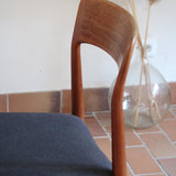 4 chaises scandinaves vintage en teck et tissu noir – style Farstrup