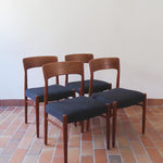 4 chaises scandinaves vintage en teck et tissu noir – style Farstrup