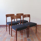 4 chaises scandinaves vintage en teck et tissu noir – style Farstrup