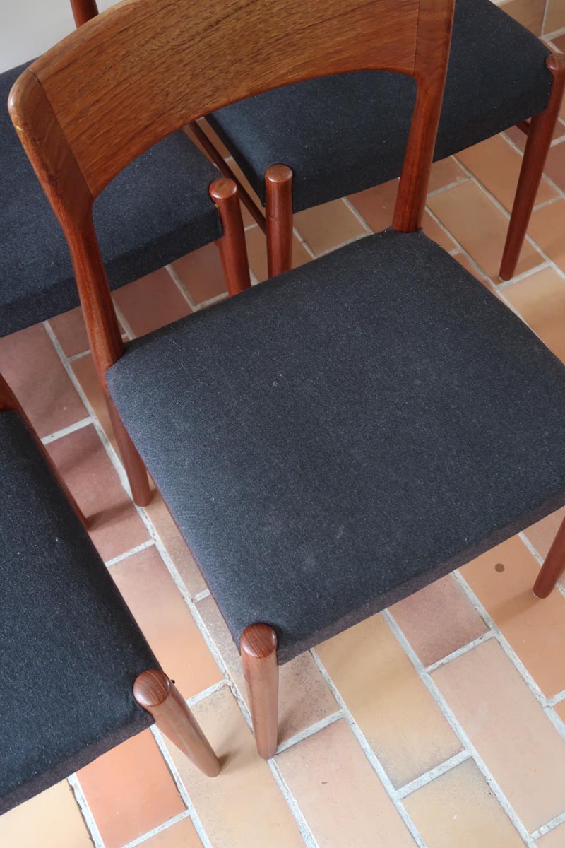 4 chaises scandinaves vintage en teck et tissu noir – style Farstrup