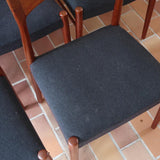 4 chaises scandinaves vintage en teck et tissu noir – style Farstrup