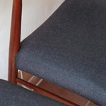 4 chaises scandinaves vintage en teck et tissu noir – style Farstrup