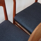 4 chaises scandinaves vintage en teck et tissu noir – style Farstrup