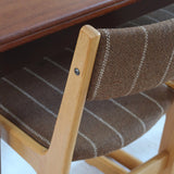 4 chaises scandinaves Farstrup en hêtre clair avec assise et dossier en tissu brun rayé, design danois années 70.