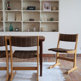4 chaises scandinaves Farstrup en hêtre clair avec assise et dossier en tissu brun rayé, design danois années 70.
