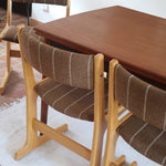 4 chaises scandinaves Farstrup en hêtre clair avec assise et dossier en tissu brun rayé, design danois années 70.