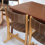 4 chaises scandinaves Farstrup en hêtre clair avec assise et dossier en tissu brun rayé, design danois années 70.