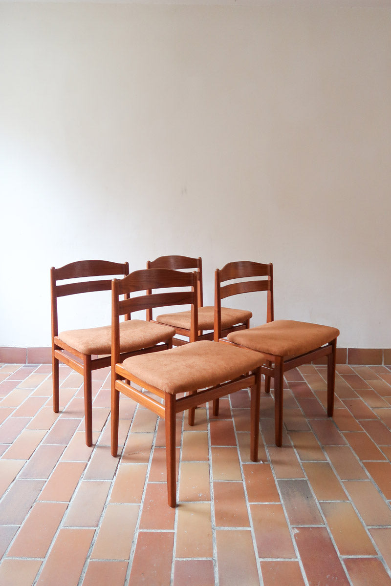 Lot de 4 chaises scandinaves en teck années 60 avec assises retapissées tissu terracotta