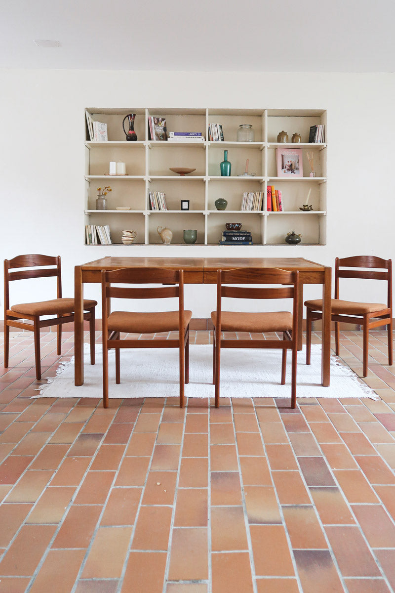 Lot de 4 chaises scandinaves en teck années 60 avec assises retapissées tissu terracotta