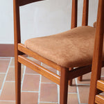 Lot de 4 chaises scandinaves en teck années 60 avec assises retapissées tissu terracotta