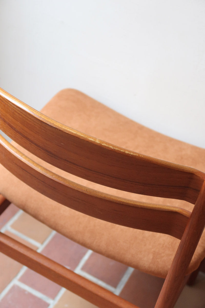 Lot de 4 chaises scandinaves en teck années 60 avec assises retapissées tissu terracotta