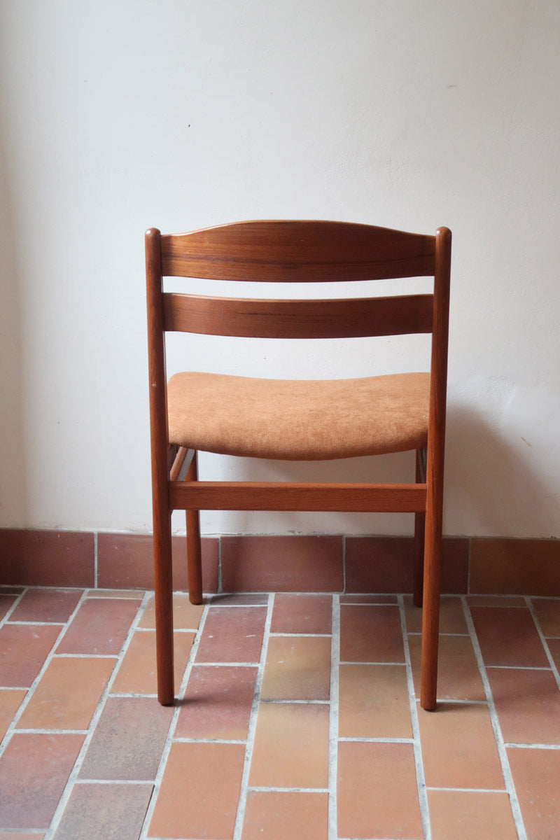 Lot de 4 chaises scandinaves en teck années 60 avec assises retapissées tissu terracotta