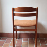 Lot de 4 chaises scandinaves en teck années 60 avec assises retapissées tissu terracotta