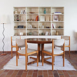 Lot de 4 chaises vintage en hêtre clair, assise bouclette beige. Style scandinave années 60, chic et confortable.