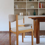 Lot de 4 chaises vintage en hêtre clair, assise bouclette beige. Style scandinave années 60, chic et confortable.