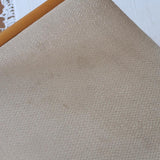 Lot de 4 chaises vintage en hêtre clair, assise bouclette beige. Style scandinave années 60, chic et confortable.