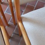 Lot de 4 chaises vintage en hêtre clair, assise bouclette beige. Style scandinave années 60, chic et confortable.