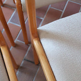 Lot de 4 chaises vintage en hêtre clair, assise bouclette beige. Style scandinave années 60, chic et confortable.