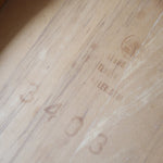 Six chaises scandinaves en hêtre et dossier teck, fabrication danoise des années 60, retapissées en bouclette écrue.