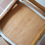 Six chaises scandinaves en hêtre et dossier teck, fabrication danoise des années 60, retapissées en bouclette écrue.