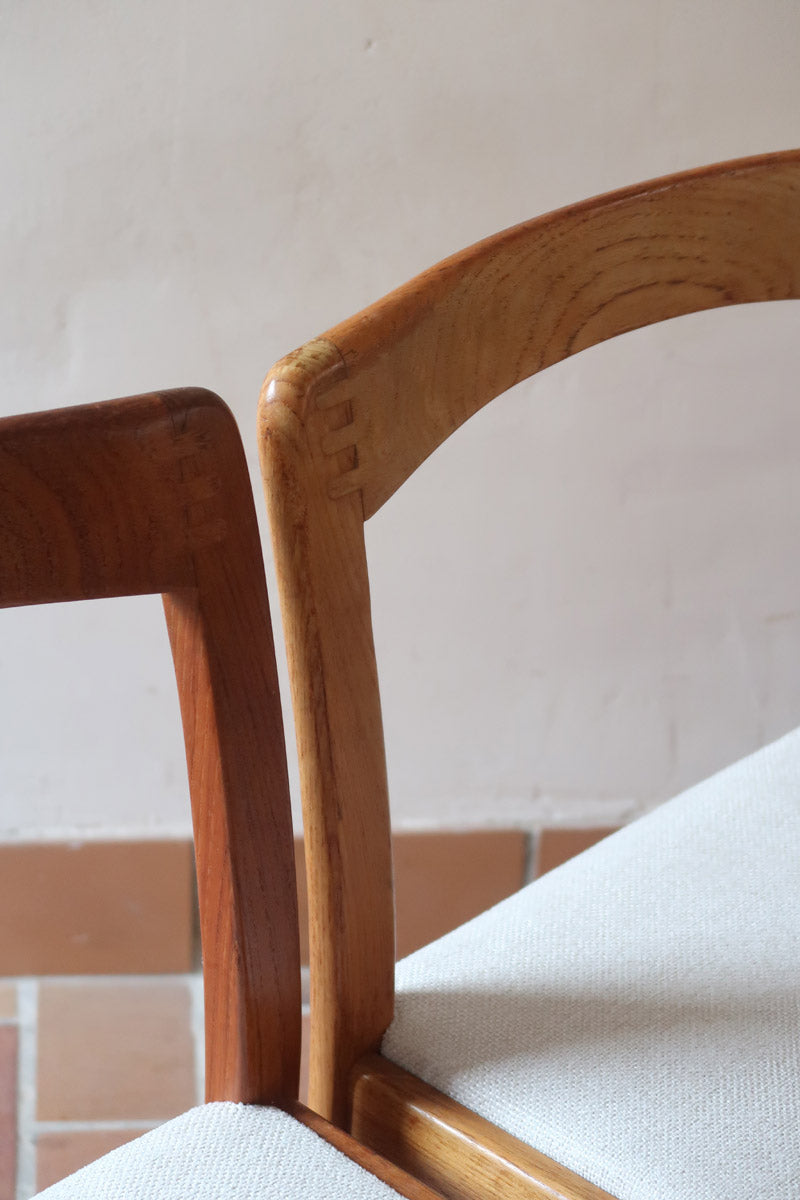Six chaises danoises en bois massif des années 60 avec assises crème, ensemble scandinave vintage