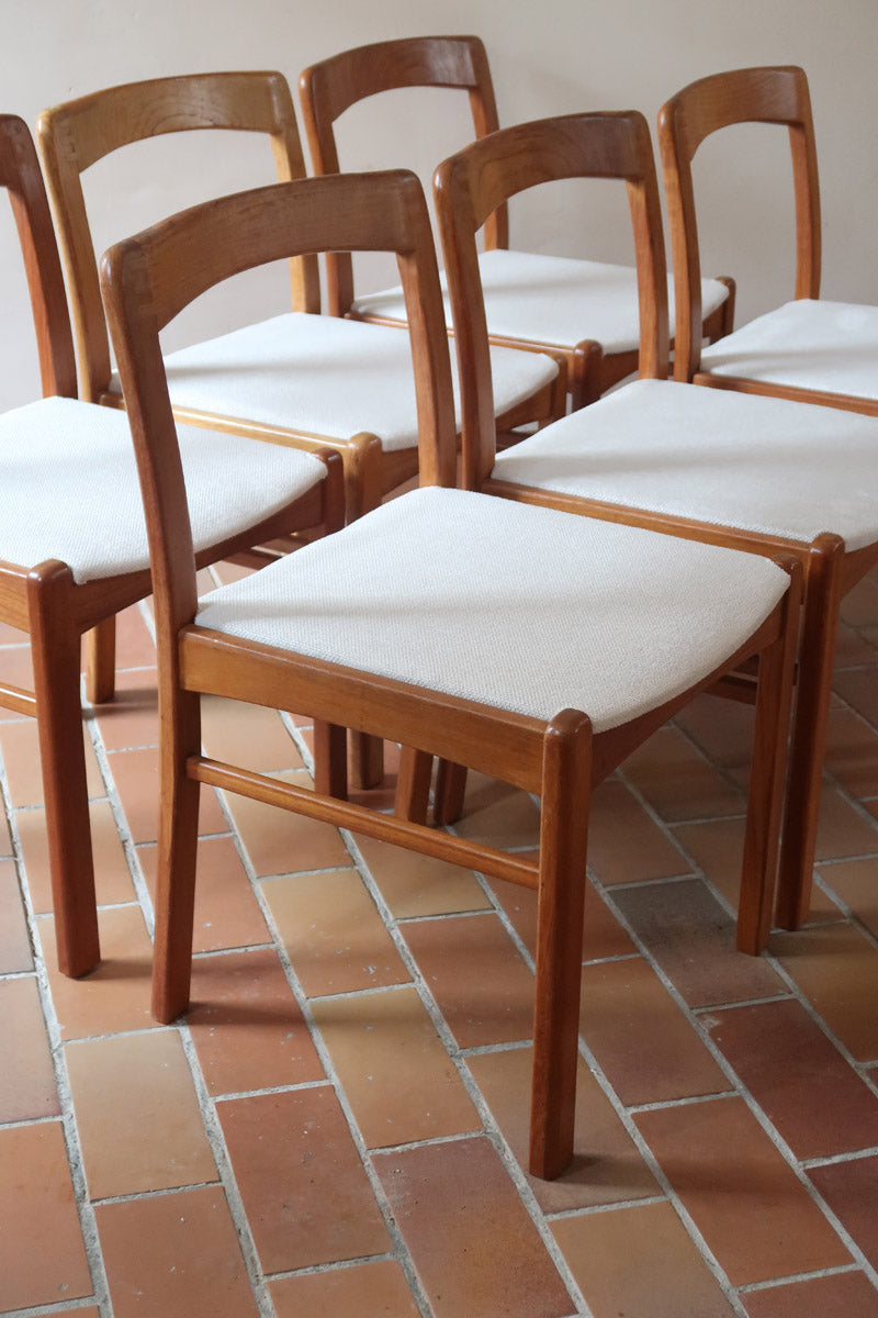 Six chaises danoises en bois massif des années 60 avec assises crème, ensemble scandinave vintage