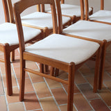 Six chaises danoises en bois massif des années 60 avec assises crème, ensemble scandinave vintage