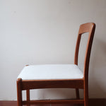 Six chaises danoises en bois massif des années 60 avec assises crème, ensemble scandinave vintage
