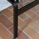 Suite de 6 chaises danoises vintage années 60, bois teinté brun, pieds arrière cintrés filant jusqu'au dossier bandeau, assises et dossiers retapissés en skaï noir